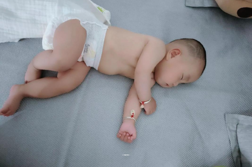 阿勒泰宝宝积食发烧怎么处理